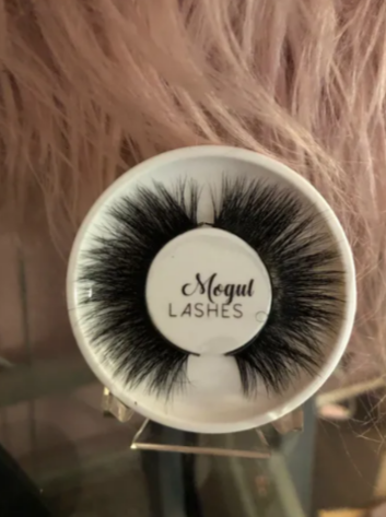 Mogul Lashes-Ms. Stephanie